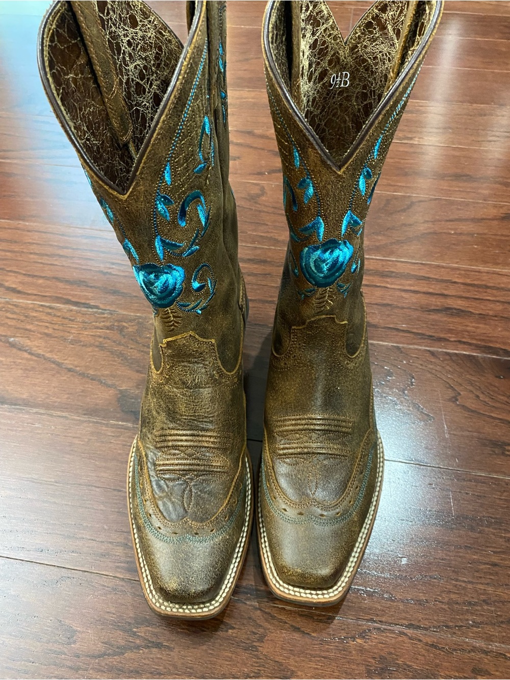 Ariat Embroidered Western Boots 9 1/2Square Toe Turquoise Brown NWOT